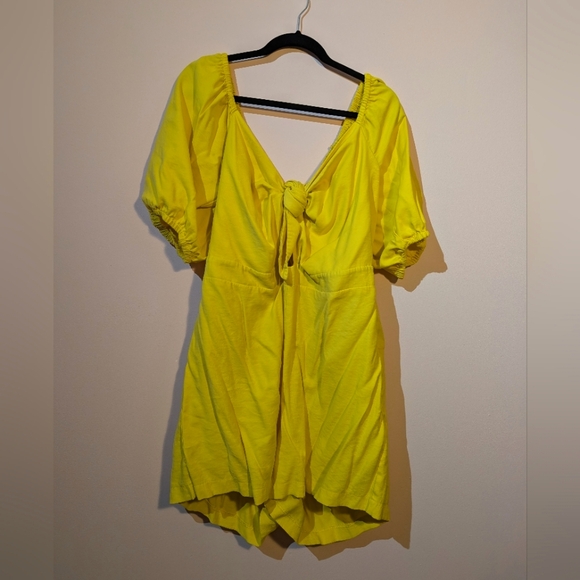 Plus size yellow romper - Picture 1 of 3